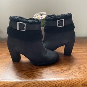 NWOT TIMBERLAND HEELED ANKLE BOOTS  SIZE 9